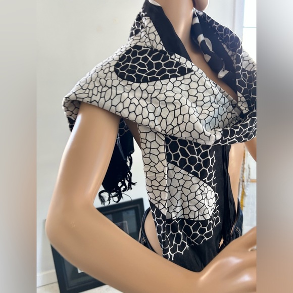 New Scarf: Rio De Janeiro, Brazil, Copacabana - Picture 2 of 12